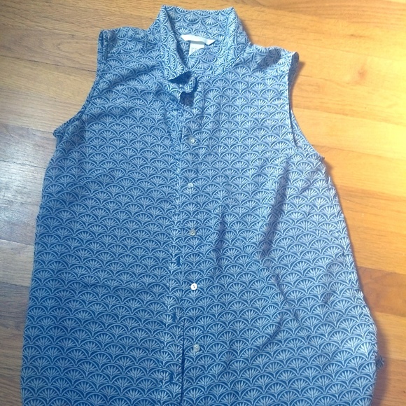 Sleeveless Button-Down Blouse - Picture 1 of 3